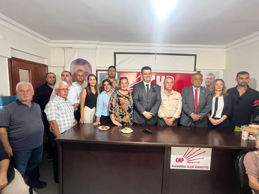 CHP Kandıra İlçe Başkanı Gürcan Yalçıntuğ Mazbatasını Aldı