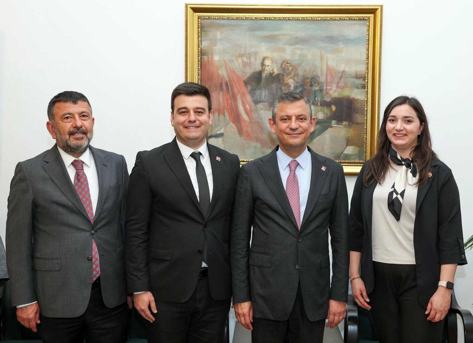 Özgür Özel İzmit'te